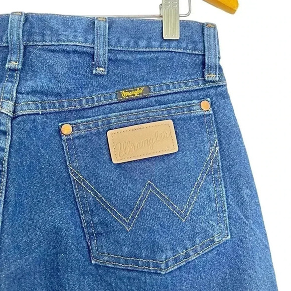 Wrangler Medium Wash Straight Leg Mom Jeans High Rise Women's Size 32 x 32 - Picture 7 of 8